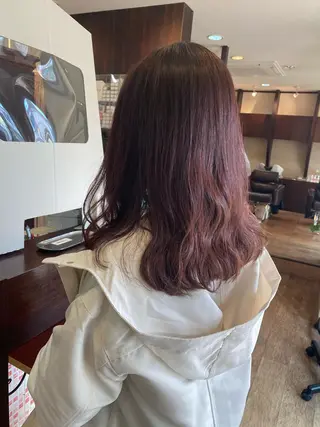 セミロング カラー サプリームヘア 飯田みち瑠のヘアスタイル