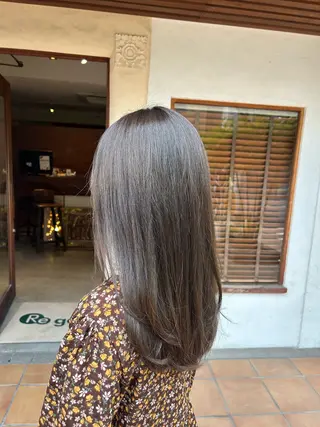 ロング カラー putri 川邉 優花のヘアスタイル