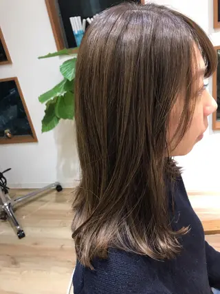 セミロング カラー 稲荷 友美のヘアスタイル