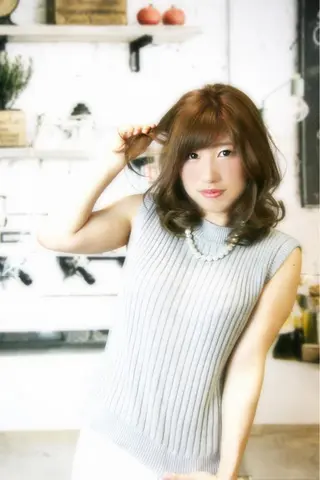 ミディアム anyhow academyのヘアスタイル