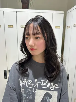 ロング レイヤー 艶々カラーのヘアスタイル