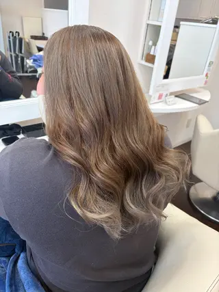 ロング ラヴィールアーム所属・秋山 麗奈のヘアスタイル