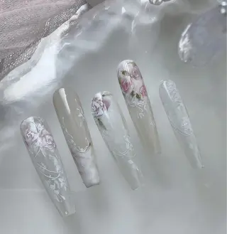 ネイル Mia nail salon所属・浮中 美愛のネイルデザイン