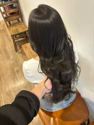 ロング Megu/ベージュ/ 透明感カラーのヘアスタイル