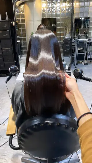 ロング 🦊巻ける縮毛矯正 橋本逸誠のヘアスタイル