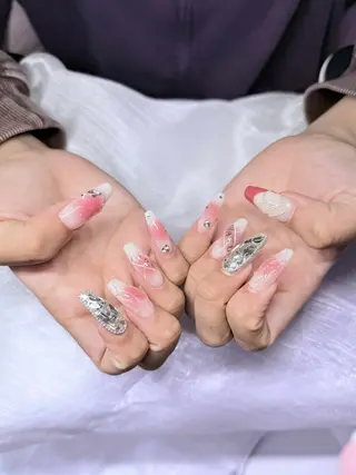 ネイル Lee Nailsのネイルデザイン