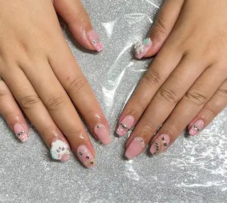 ネイル VIERU 🌈🎀💖のネイルデザイン