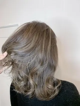 セミロング 冨岡 千尋のヘアスタイル