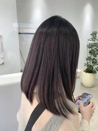 ミディアム カラー ぱつっとボブ/ 小野あかねのヘアスタイル