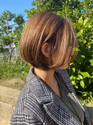 ショート esse大阪茶屋町店所属・レイヤーカット 新井田陽寿のヘアスタイル