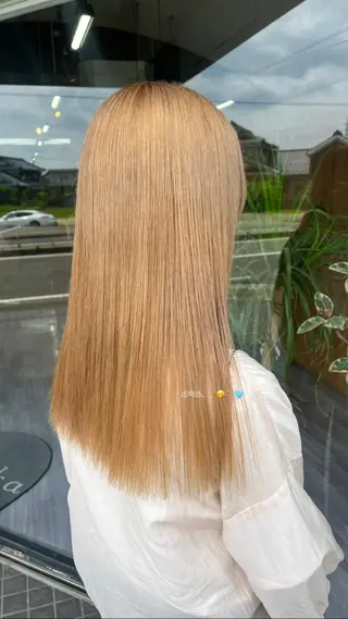 セミロング alu yuinaのヘアスタイル