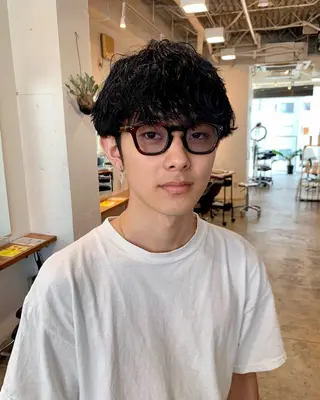 ショート パーマ メンズ グランジヘア 無造作ヘアHYUGAのヘアスタイル