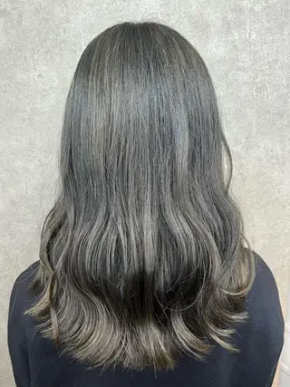 ロング カラー 山口 詩織のヘアスタイル