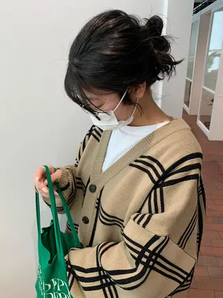 ミディアム カラー 片岡 由依のヘアスタイル