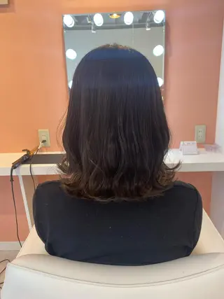 ミディアム カラー 梛木 唯のヘアスタイル
