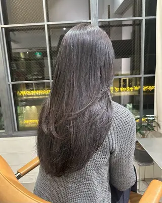 ロング レイヤーカット‎🤍 /ともえ🤎🧸のヘアスタイル