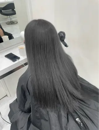 ロング カラー ブリーチなし🩶 グレージュのヘアスタイル