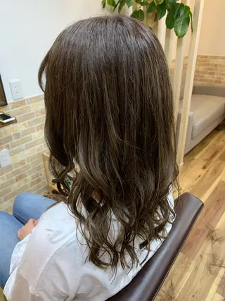 セミロング カラー ヘアーハウス テンプラードのヘアスタイル