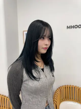 セミロング 透明感カラー🫧⌇ AO🫐🩵のヘアスタイル