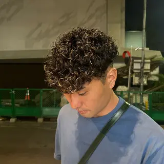 パーマ メンズ fifth 安次富　泰雅のヘアスタイル