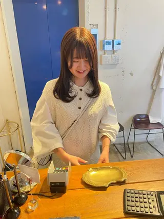 セミロング カラー MIOベージュカラー 柔らかいカラーのヘアスタイル