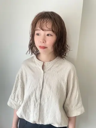 ショート パーマ ブリーチなし 寒色カラーのヘアスタイル