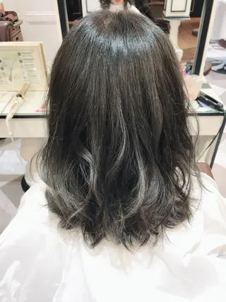 ミディアム カラー 粟田 めぐみのヘアスタイル