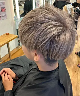 メンズ エクステ/ハイトーン /レイヤーカットのヘアスタイル