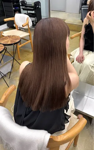 カラー maina/透明感 ベージュ/ブラウンのヘアスタイル