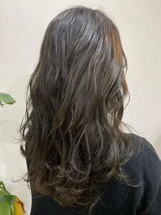 セミロング カラー 暗髪カラー🫐パーマ おくだりんかのヘアスタイル