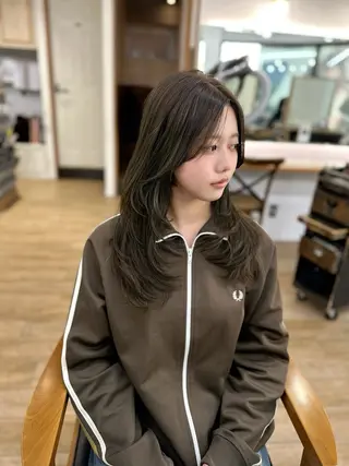 ロング カラー パーマ ヘアアレンジ メンズ キッズ レイヤーカット 🌿透け感カラーのヘアスタイル