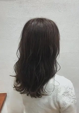 ミディアム カラー 360°キレイな ショートカットのヘアスタイル