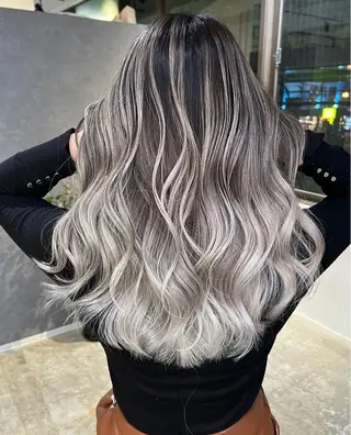 セミロング Merly osakaのヘアスタイル