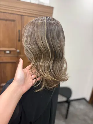 カラー 江波戸 恵のヘアスタイル