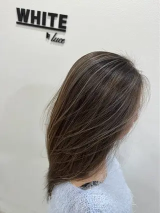 カラー 四至本 美裕のヘアスタイル