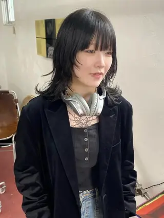 セミロング qiie ワンカラー ダブルカラーのヘアスタイル