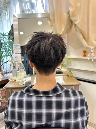 ショート メンズ メンズ特化シャドウパ ーマラウンドマッシュのヘアスタイル