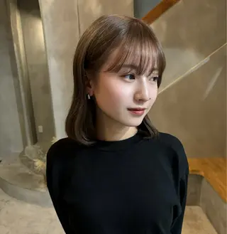 ミディアム カラー 小西 萌々香のヘアスタイル