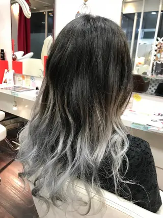 ロング カラー 岩谷/ブリーチ 🪽透明感カラーのヘアスタイル