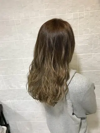 ロング カラー ブリーチ特化 梅田本多翔のヘアスタイル