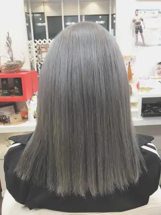 セミロング カラー 岩谷/ブリーチ 🪽透明感カラーのヘアスタイル