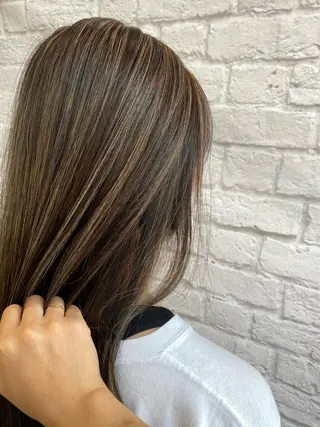 ロング カラー デザインカラー✨新倉 佑奈のヘアスタイル