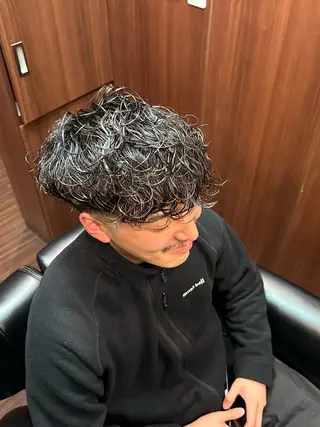 ミディアム 岡崎 海人のヘアスタイル