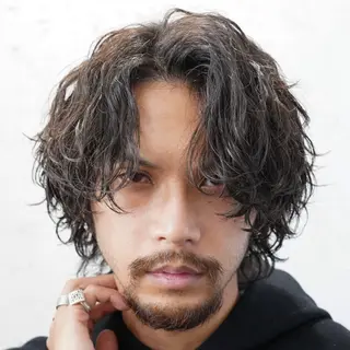 ショート パーマ メンズ 丸山 哲史のヘアスタイル