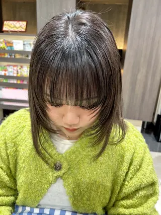 ミディアム レイヤー 艶々カラーのヘアスタイル