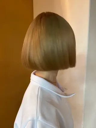 ショート AOI 　ヘアカラ ー / ブリーチのヘアスタイル