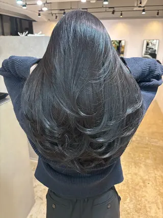 セミロング 心斎橋/海外レイヤー 募集中三好玲奈のヘアスタイル