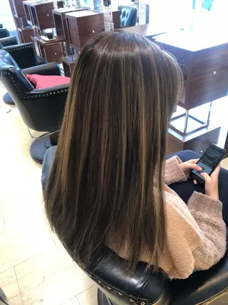 ロング カラー 足立 小百合のヘアスタイル