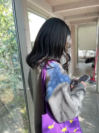 ミディアム カラー 実生miu 個性派ハイトーンのヘアスタイル