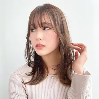 ミディアム レイヤーカット/透 明感カラー/西田祐賀のヘアスタイル